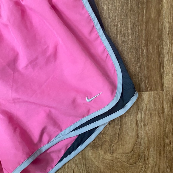 Nike running shorts - Picture 2 of 4